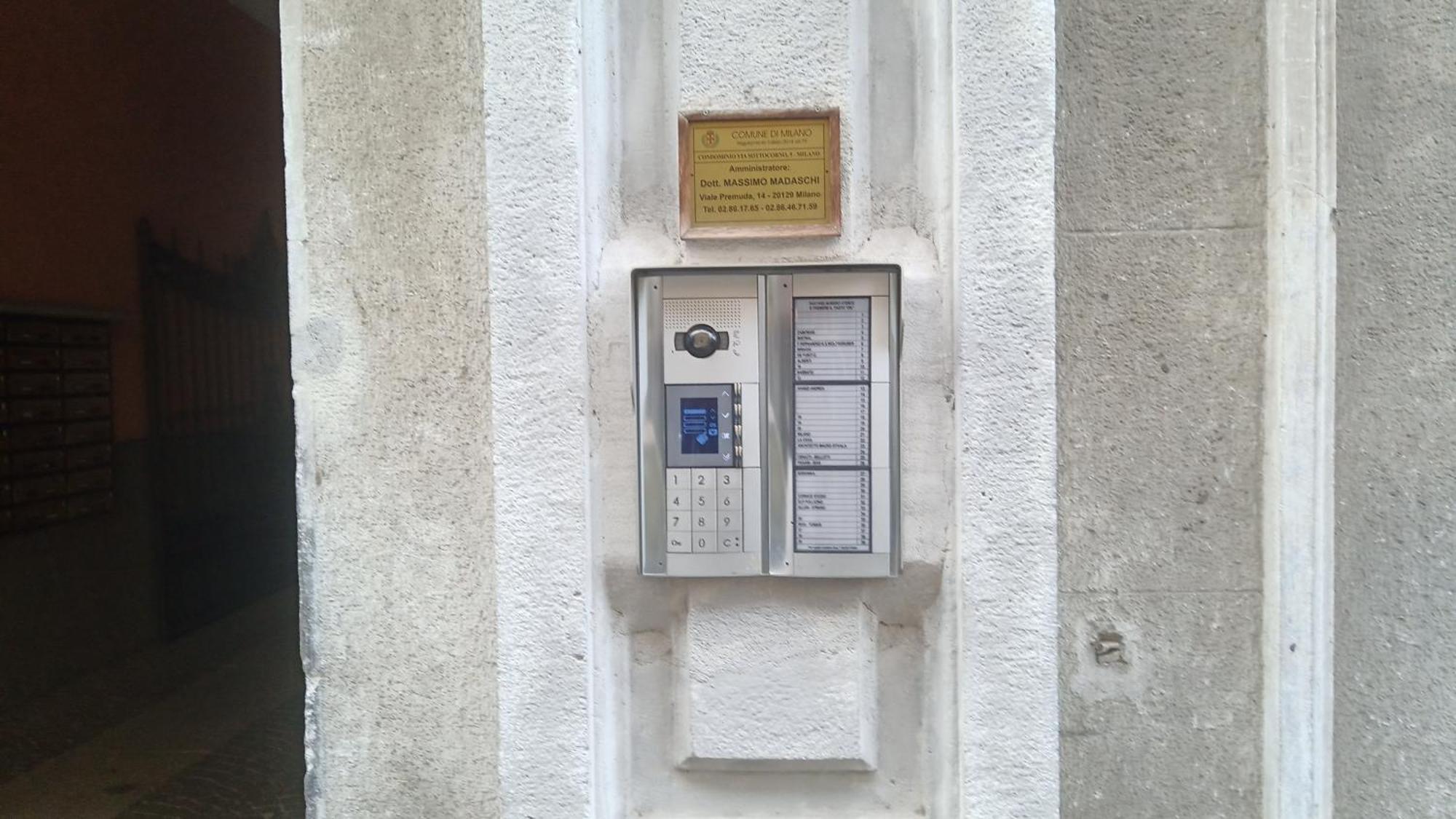 Stanza Privata Con Bagno Nel Centro Di Milano Milão Exterior foto